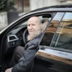 Pensionar Batran la Volan (Sursa: imagine creata de Andrei Ivan)