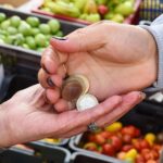 Furt pe Fata (Sursa: Wikimedia Commons)